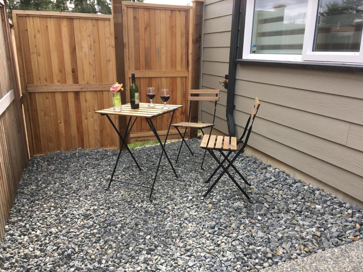 Mollys Cottage-The Suite On Vancouver Island Near Yyj Airport And The Wa And Bc Ferries North Saanich Exterior foto