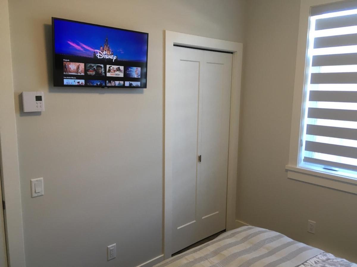 Mollys Cottage-The Suite On Vancouver Island Near Yyj Airport And The Wa And Bc Ferries North Saanich Exterior foto